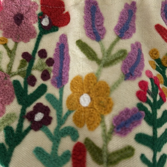 Floral Embroidered Drawstring Pouch - Picture 4 of 4